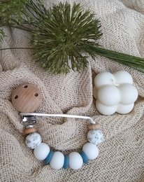 Newborn pacifier clip 'Ellebel' - a soft, textured pacifier clip with beads in pastel colors, perfect for soothing and comforting newborns.