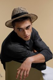Cappello Fedora in paglia all'uncinetto