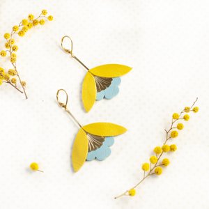 Ginkgo bloem oorbellen - geel en blauw leer