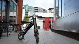 Der offizielle exklusive Cruzaa E-Scooter Carbon Black