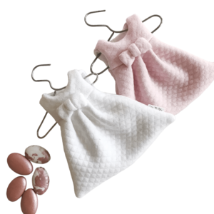 Lockeres Kleid mit Schleife und Garderobe