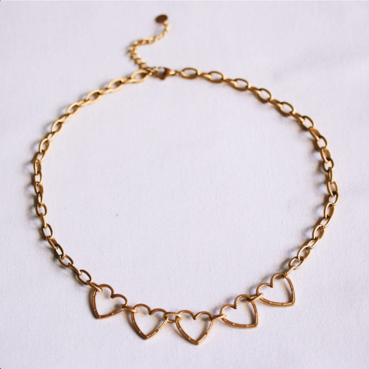 Chunky chain necklace with linked hearts