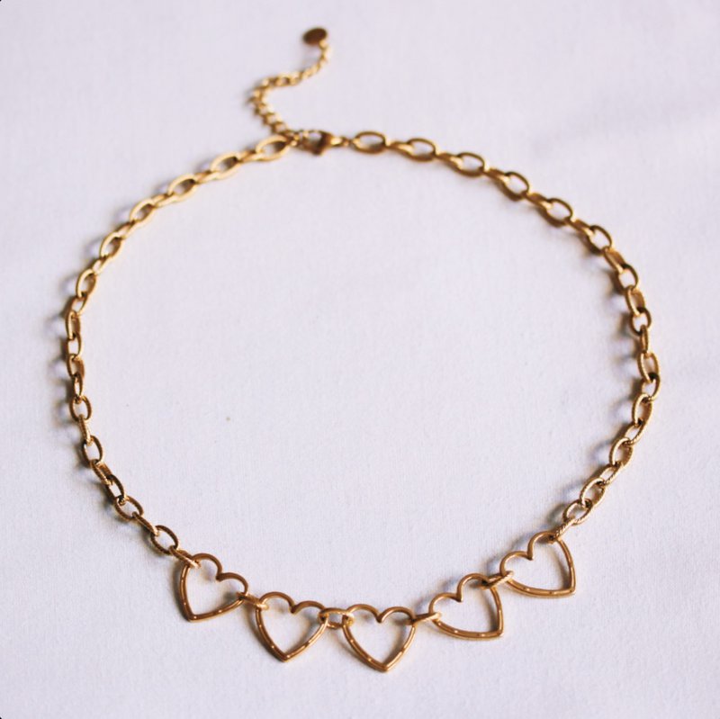 Chunky chain necklace with linked hearts