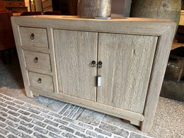 DRESSER.PRAGUE
