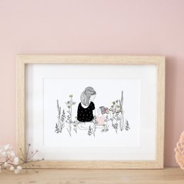 Tarjeta Vegetal Break - Vista posterior Mujer sentada mirando a su hija Top rosa o hijo Top azul rayado y plantas