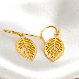 Gold plated botanical drop earrings with leaf design. Made of 925 sterling silver.