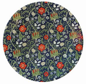 Teller mit Artischocken und Blumen