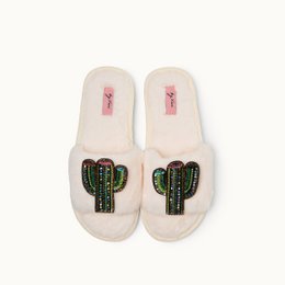  Cactus-themed brooches for slippers, featuring a vibrant pink color and a detailed cactus design.