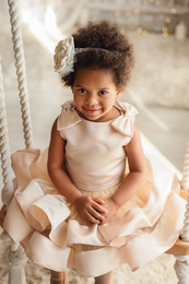 Elegant gold dress for girls, featuring a ruffled skirt and sleeveless design. Available in sizes 92-164 cm.