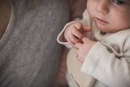 Baby rangle gribe legetøj "tæt på hjertet" | træ rangle | Babylegetøj lavet af egnstræ | baby rangle | Lydlegetøj fra 1 år | 100% lavet i Tyskland