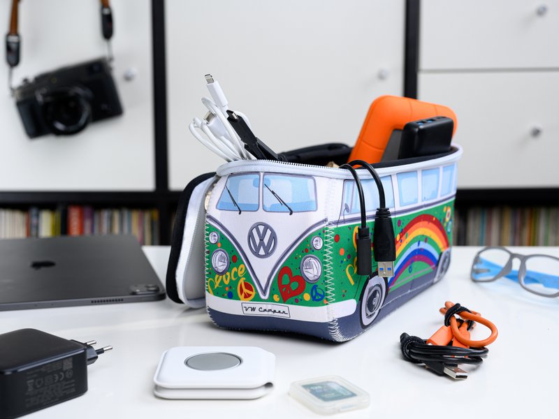 Volkswagen VW T1 Bus 3D Neopren Universaltasche, groß - Love Bus/Grün