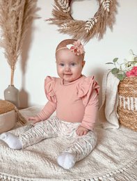 Pulverrosa bodysuit med flæser