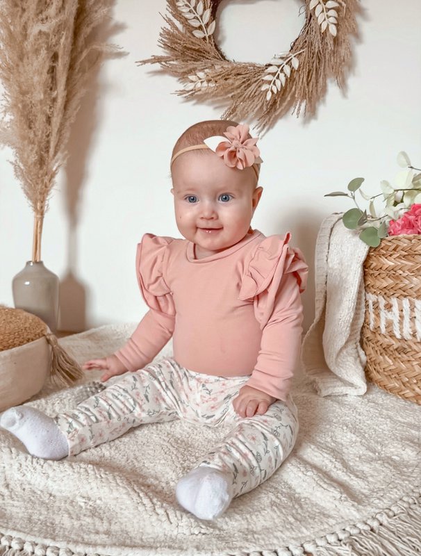 Pulverrosa bodysuit med flæser