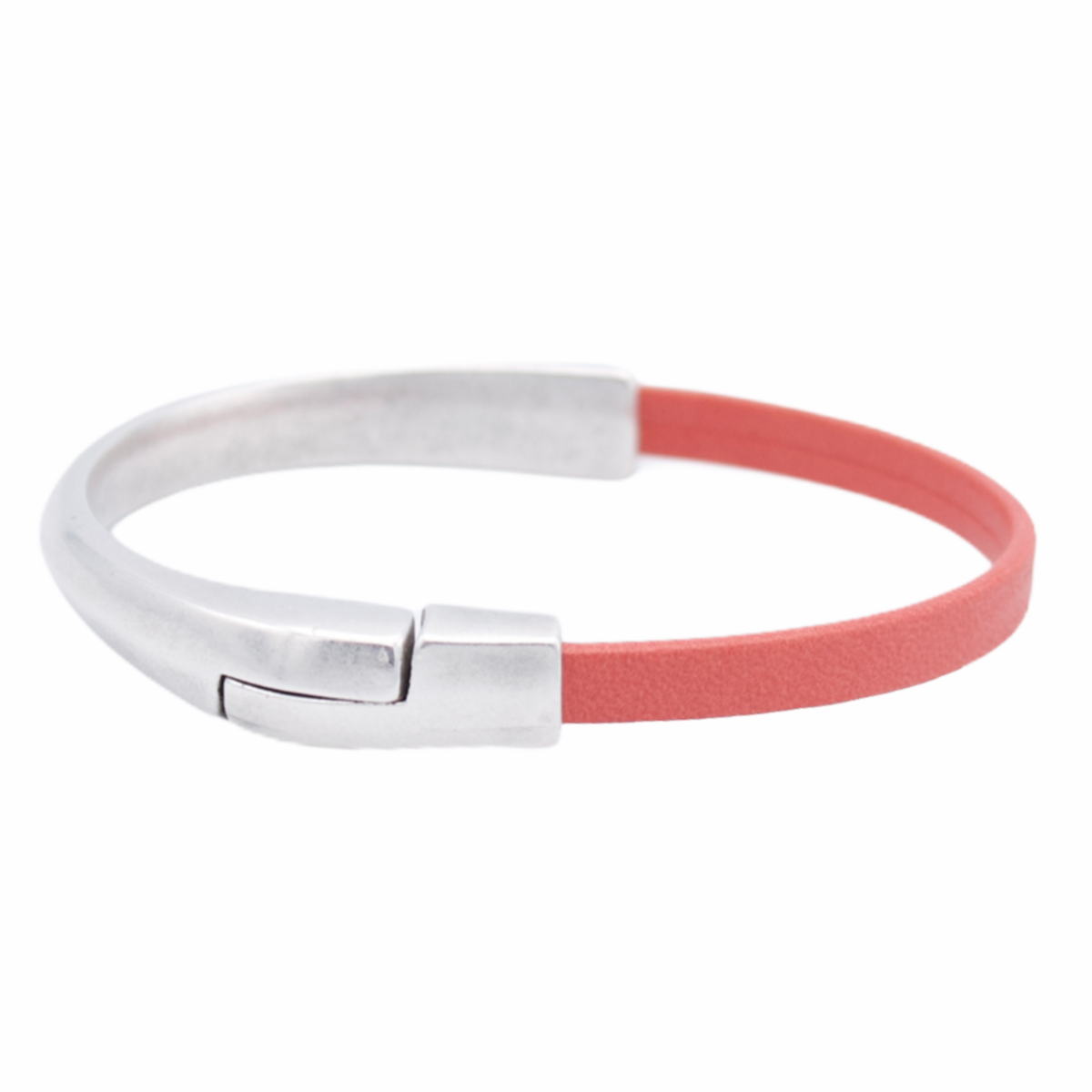 AMACAYACÚ (silver) leather bracelet with magnetic closure