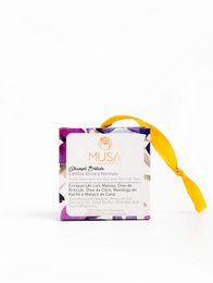 Solid shampoo bar for dry and normal hair, made with natural ingredients like coconut oil and lavender essential oil.