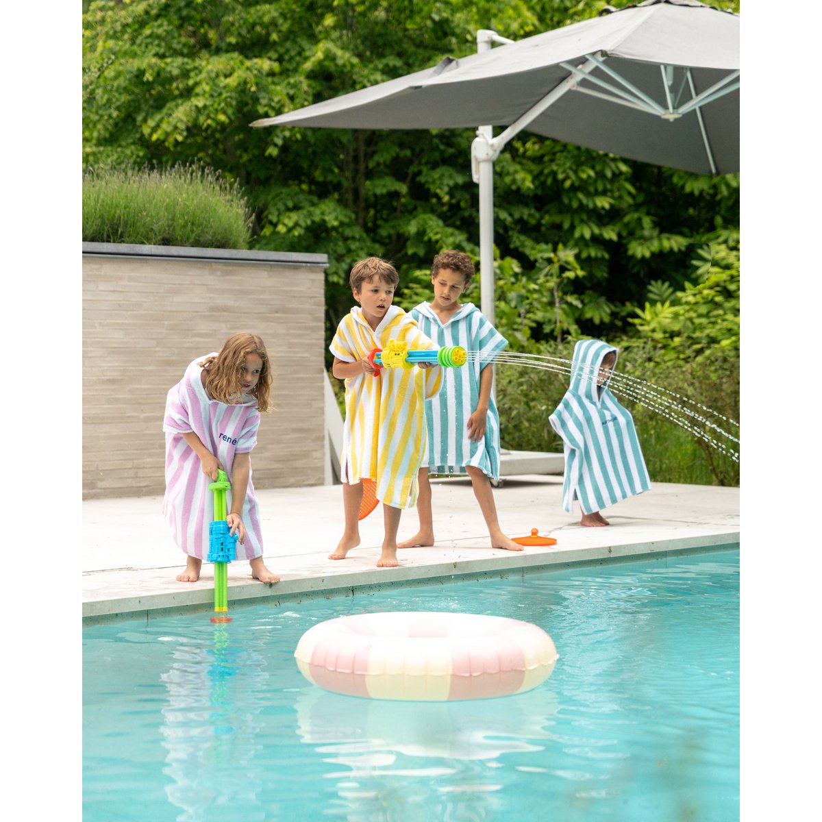 Kinderbadstrandponcho geel
