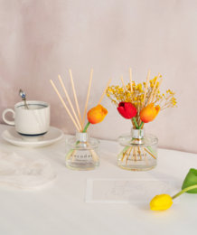 Cocodor Tulip Diffuser, a reed diffuser with a floral and fresh scent. The diffuser comes in 200ml and 120ml sizes, with fragrance options of White Musk, April Breeze, and Lovely Peony.