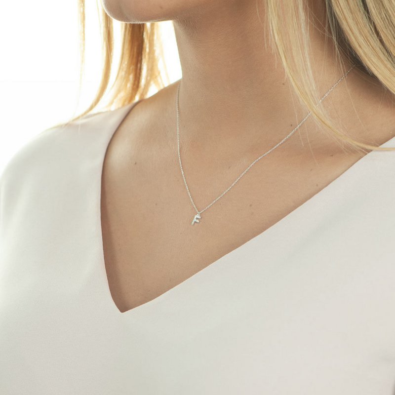 Collar de letras "F", 14 K de oro blanco con diamantes