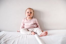 Pink økologisk baby oversize sweater med print
