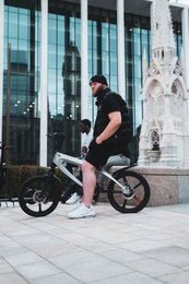 Cruzaa pedalstøttende Bluetooth elcykel Carbon Black