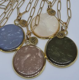 A gold-plated necklace with various colored stone pendants, including round, oval, and irregular shapes in shades of blue, green, pink, and gray.

The necklace features a variety of colored stone pendants in different shapes and sizes, including round, oval, and irregular forms. The stones come in a range of hues such as blue, green, pink, and gray, all set in a gold-plated metal frame. This versatile necklace can be paired with a variety of outfits, from casual to formal, making it a stylish and practical accessory.