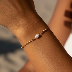 Aluna – 18 Karat vergoldetes Stahlarmband mit Süßwasserperle