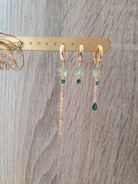 Orecchini a cerchio placcati in oro 18 carati e farfalla verde peridoto