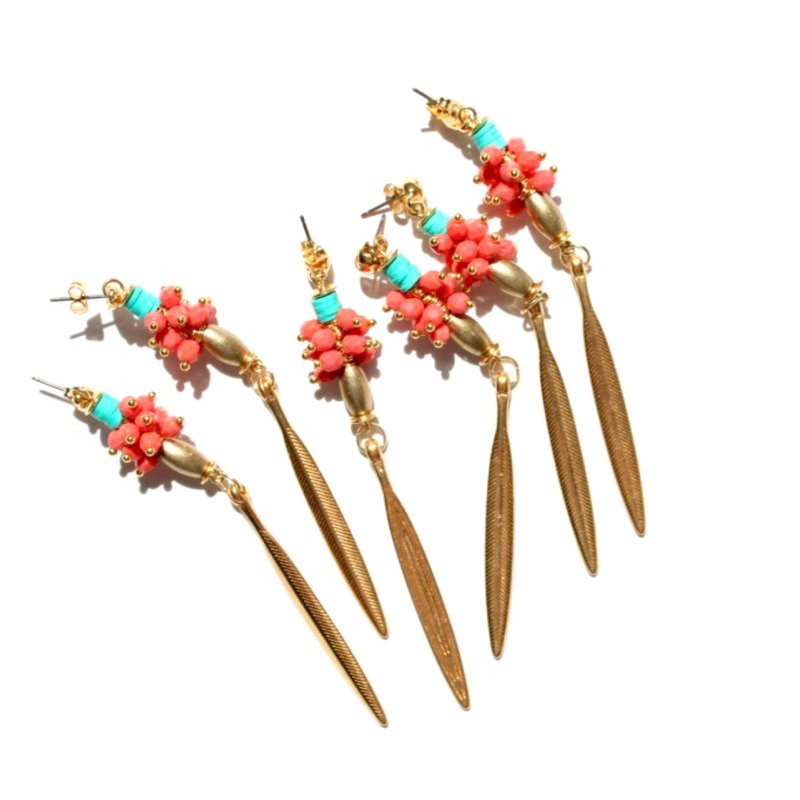 COCORNÁ long and elegant golden earrings with coral