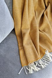 Wolldecke / Kuscheldecke herringbone amber
