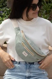 Mint green shoulder bag with gold zipper and strap details. Casual, stylish design suitable for everyday use.