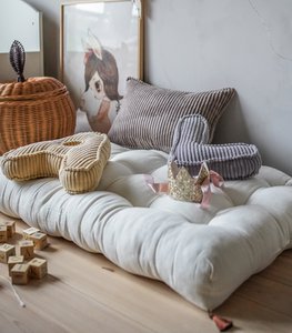 Cremefarbene handgesteppte Spielmatratze