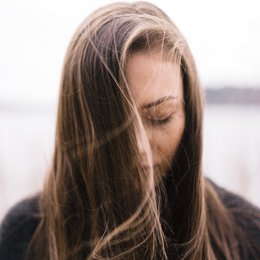 Startsæt økologisk shampoo, balsam, hånd- og kropsvask inklusive genopfyldningsflasker lavet af flydende træ