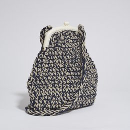 “Kiss me Mama” crochet retro shape purse