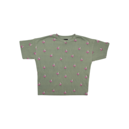 Loose fit t-shirt with a flamingo print pattern, available in kids sizes 134-140, 122-128, 110-116, 98-104, 86-92, 74-80, 62-68.