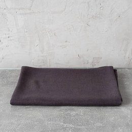 Linen bath towel in grey color, available in two sizes: 65 x 130 cm and 100 x 140 cm.