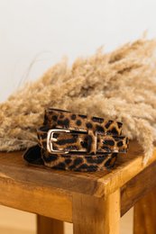  Handmade leather belt with leopard print pattern, 1.6 cm wide, made of high-quality materials.