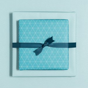 Wrapping paper turquoise with triangles, sustainable wrapping paper graphically, geometric pattern blue, neutral wrapping paper for every occasion
