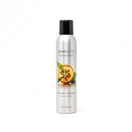 Shower mousse with yuzu and white tea scent, 200 ml bottle.
