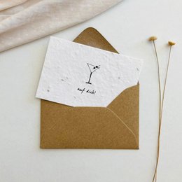  Plantable greeting card A7 format, white kraft envelope, minimalist martini glass design, "auf dich" text, eco-friendly seed paper.