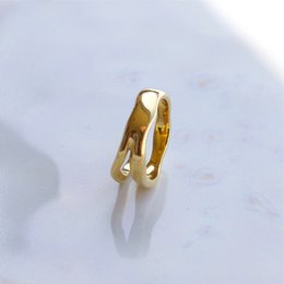 Shantina – Doppellagiger Wellen-Gold-Stapelring