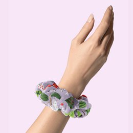 Soft Touch Velvet Scrunchie - Blomstermønster