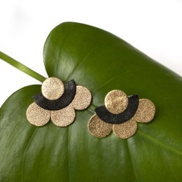 Pendientes grandes Flor - cuero dorado y negro