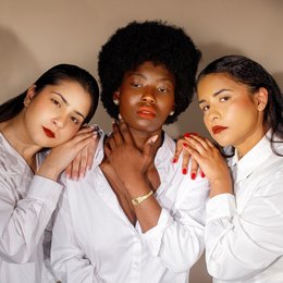 Matte vegan lipstick in a deep, rich color. Features a creamy, long-lasting formula that nourishes lips.