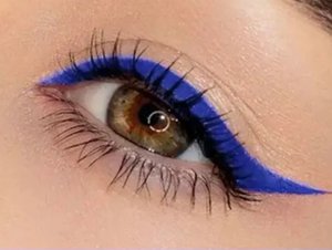 Blauer Eyeliner