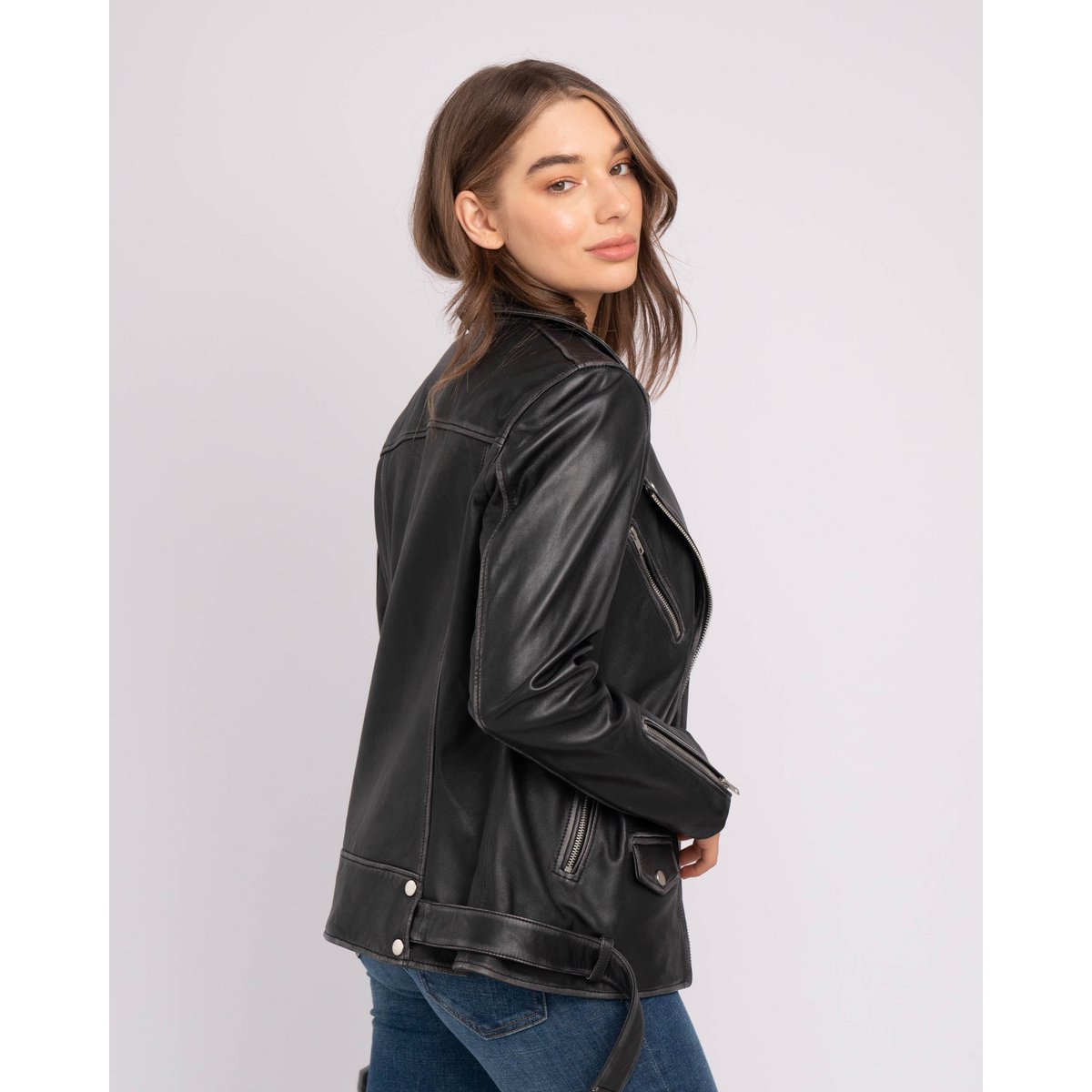 Berlin │ Übergroße Lederbikerjacke