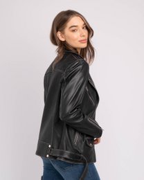 Berlin │ Übergroße Lederbikerjacke