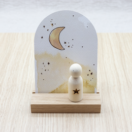 Decorative ceramic figurine of two birds perched on a wooden stand, with a floral design and the text "Mijn dierbaren" (My dear ones) printed on the background.