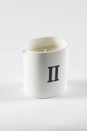  White massage candle with "II" printed on it. Cylindrical shape, smooth surface, suitable for relaxation and self-care.