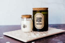 Persisk Rose & Sandeltræ Soy Wax Candle - Grønt glas