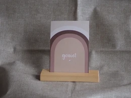 Greeting card with the text "Geniet" in a minimalist, arched design.